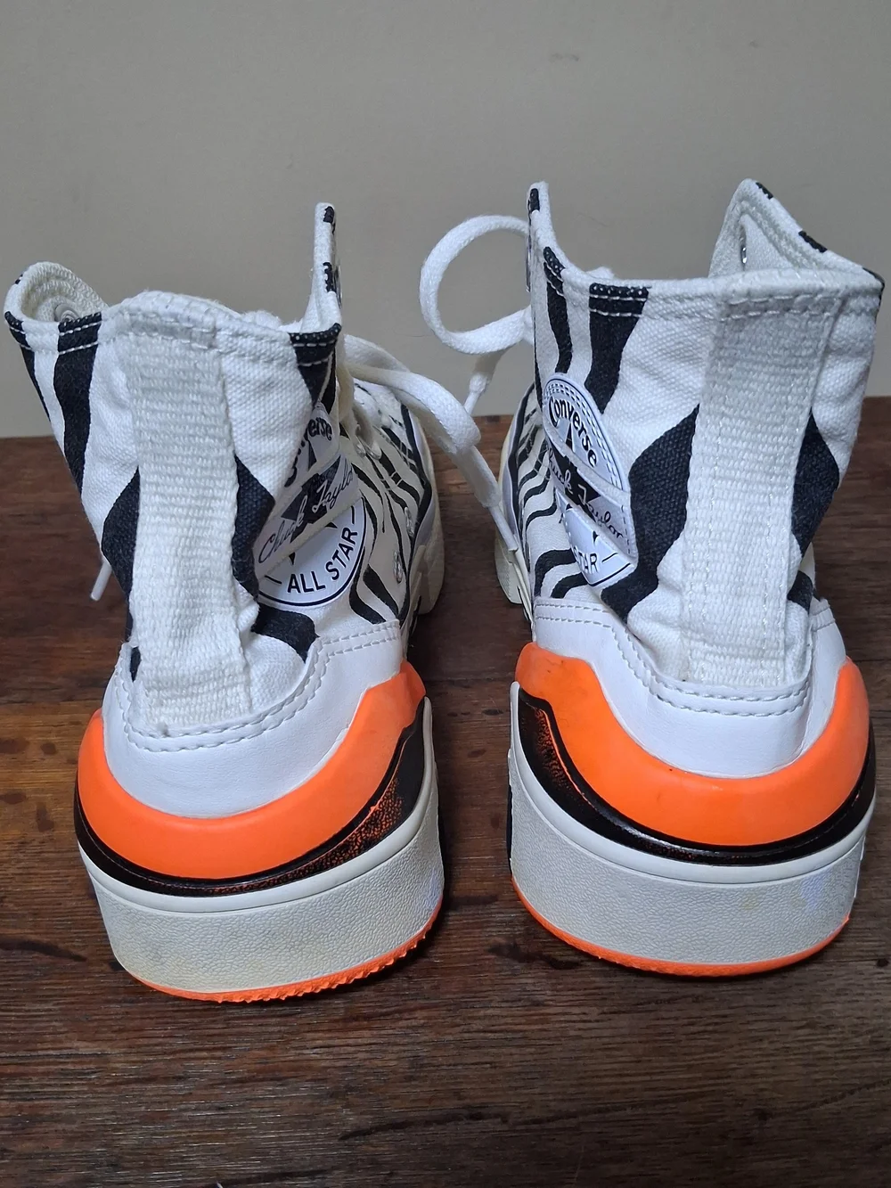 Converse Women's High-Top Sunblocked  Zebra Print/ Orange Shoes; Size 7.5 - Picture 2 of 10
